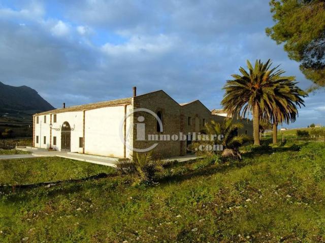 Palazzo / Stabile in vendita a Calatafimi Segesta TP