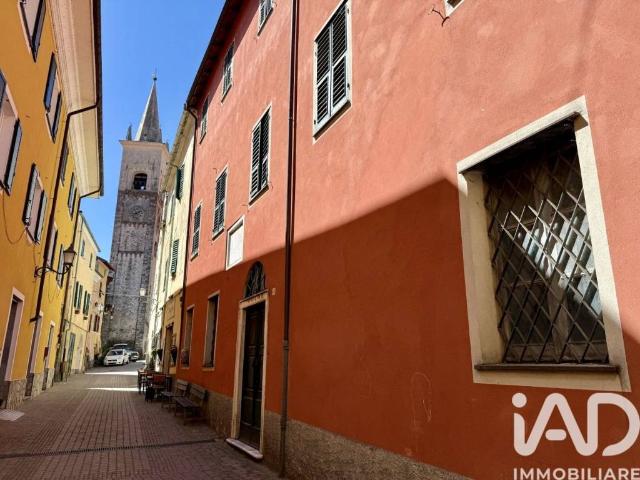 Palazzo / Stabile in vendita a Calizzano SV