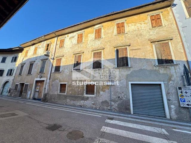 Palazzo / Stabile in vendita a Calliano TN