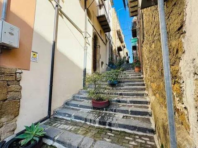 Palazzo / Stabile in vendita a Caltanissetta CL