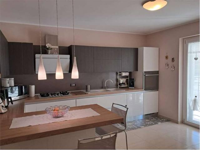 Palazzo / Stabile in vendita a Calvi Risorta CE