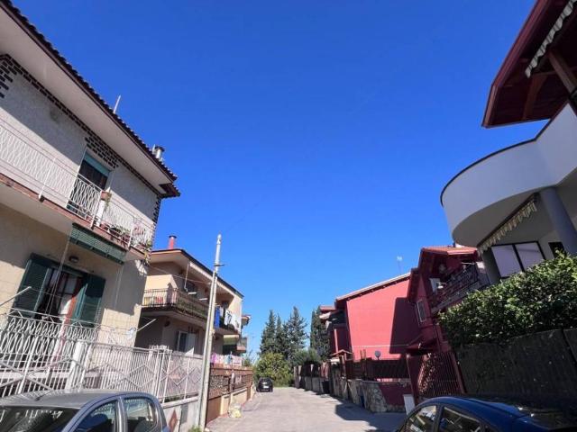Palazzo / Stabile in vendita a Calvizzano NA