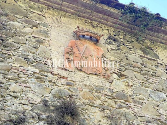 Palazzo / Stabile in vendita a Camaiore LU