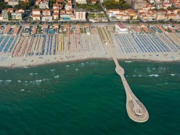 Palazzo / Stabile in vendita a Camaiore LU