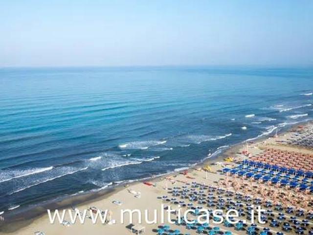 Palazzo / Stabile in vendita a Camaiore LU