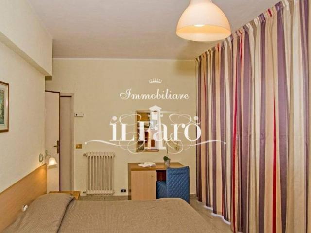 Palazzo / Stabile in vendita a Camaiore LU