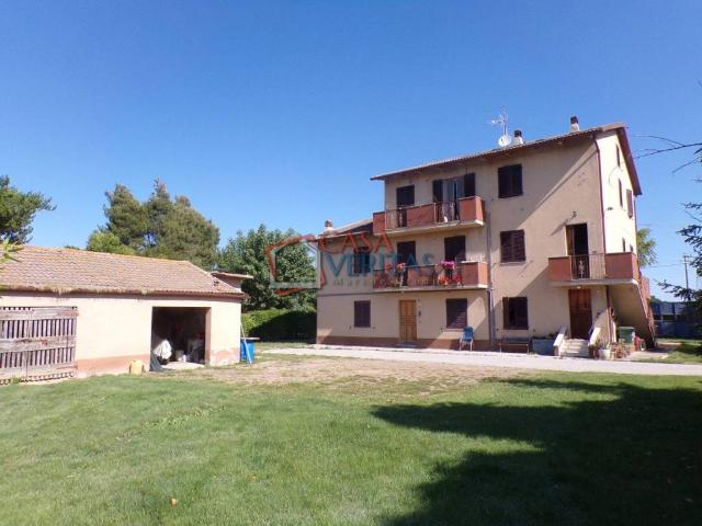 Palazzo / Stabile in vendita a Camerata Picena AN
