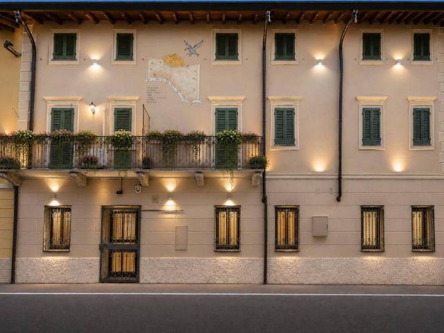 Palazzo / Stabile in vendita a Cameri NO