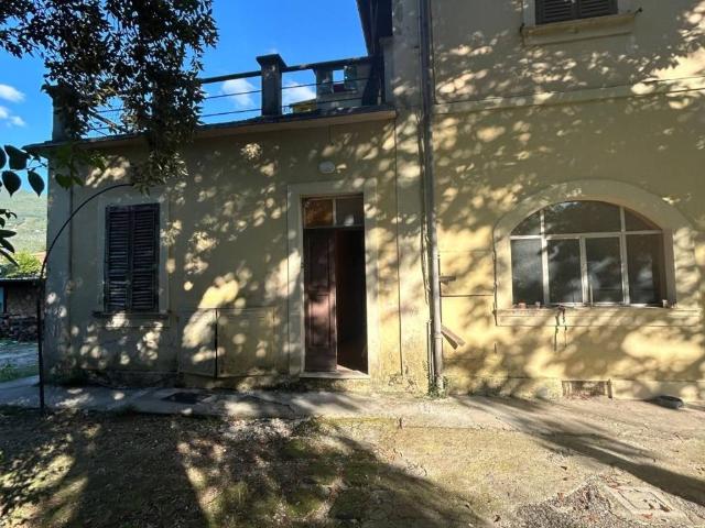 Palazzo / Stabile in vendita a Campello sul Clitunno PG