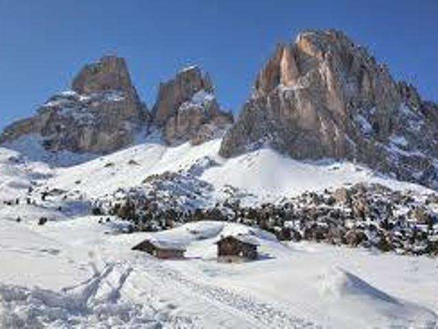 Palazzo / Stabile in vendita a Campitello di Fassa TN