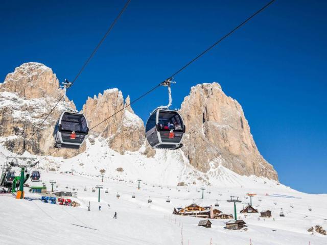 Palazzo / Stabile in vendita a Campitello di Fassa TN