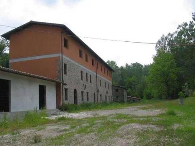 Palazzo / Stabile in vendita a Camporgiano LU