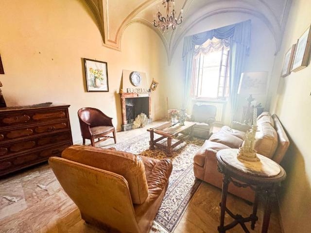 Palazzo / Stabile in vendita a Canneto sull'Oglio MN