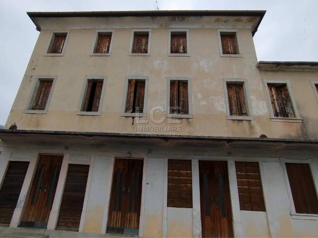 Palazzo / Stabile in vendita a Caneva PN