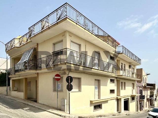 Palazzo / Stabile in vendita a Canicattini Bagni SR