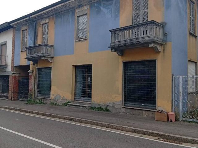 Palazzo / Stabile in vendita a Cantù CO