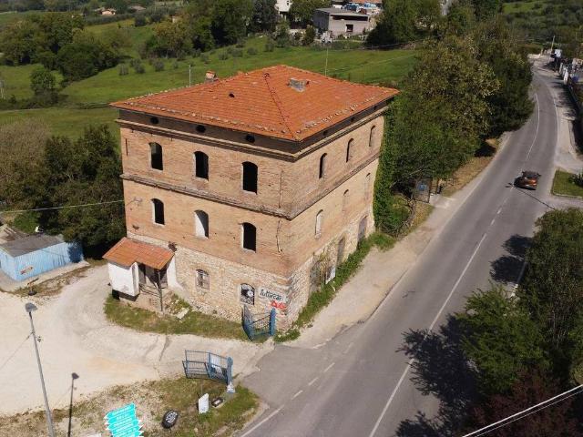 Palazzo / Stabile in vendita a Cantalupo in Sabina RI