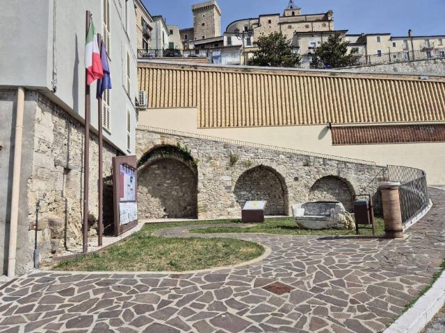 Palazzo / Stabile in vendita a Casoli CH