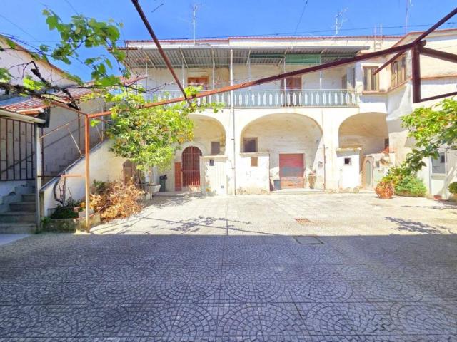 Palazzo / Stabile in vendita a Casoria NA