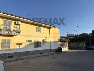 Palazzo / Stabile in vendita a Casoria NA