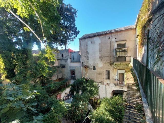 Palazzo / Stabile in vendita a Casoria NA