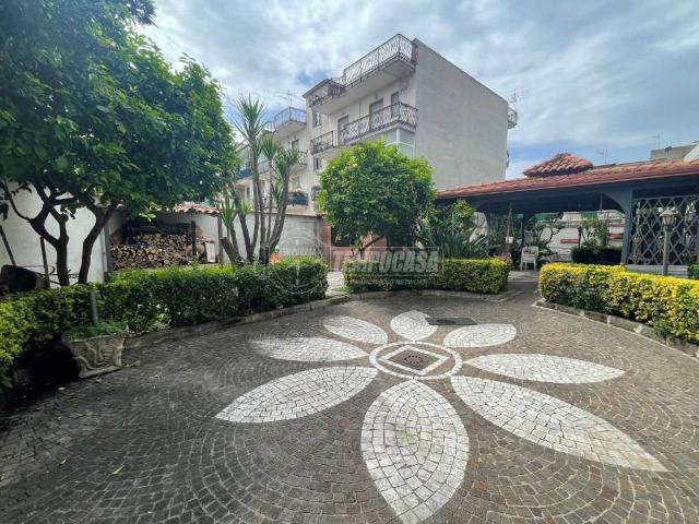 Palazzo / Stabile in vendita a Casoria NA
