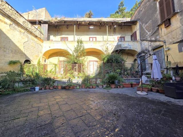 Palazzo / Stabile in vendita a Casoria NA