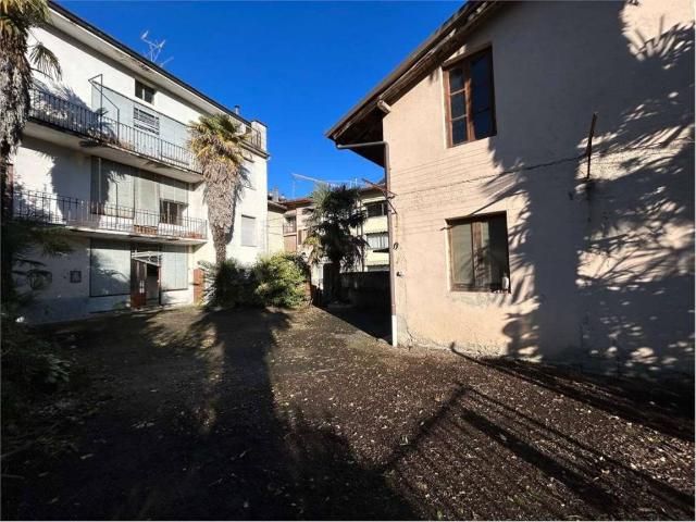 Palazzo / Stabile in vendita a Casazza BG