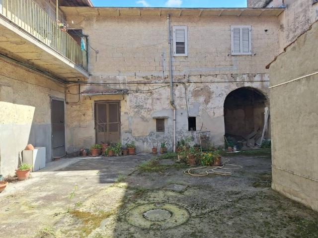 Palazzo / Stabile in vendita a Casagiove CE