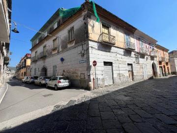 Palazzo / Stabile in vendita a Casagiove CE