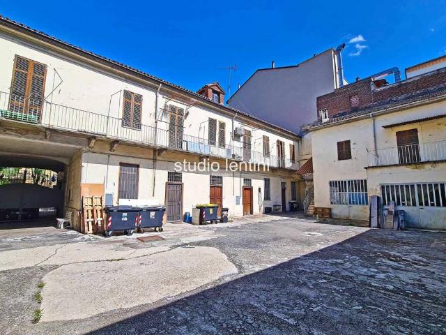Palazzo / Stabile in vendita a Casale Monferrato AL