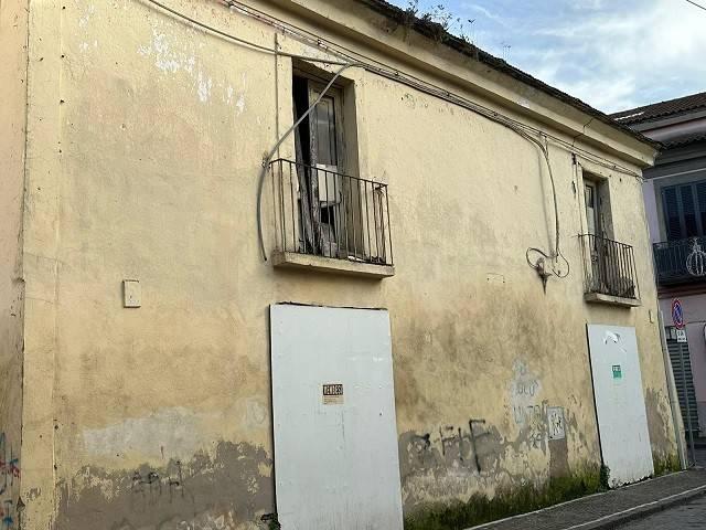 Palazzo / Stabile in vendita a Casaluce CE