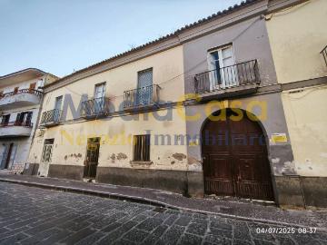 Palazzo / Stabile in vendita a Casaluce CE
