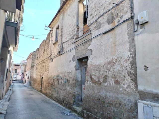 Palazzo / Stabile in vendita a Casaluce CE