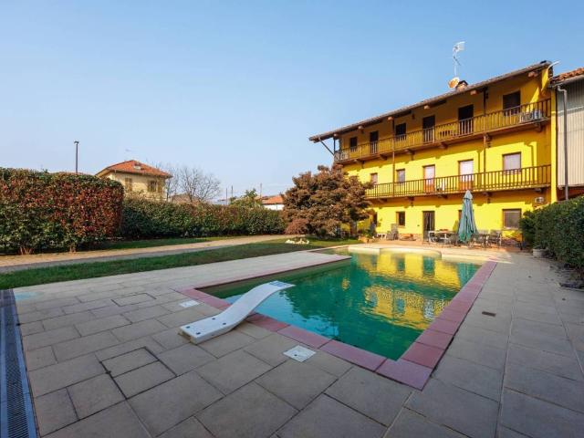 Palazzo / Stabile in vendita a Cascinette d'Ivrea TO