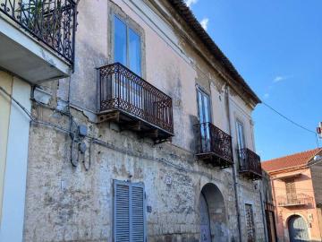 Palazzo / Stabile in vendita a Caserta CE