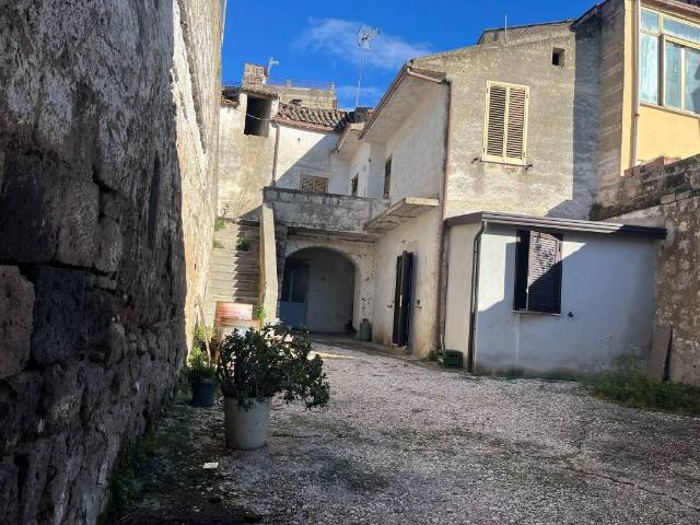 Palazzo / Stabile in vendita a Caserta CE