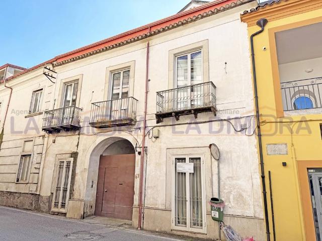 Palazzo / Stabile in vendita a Caserta CE