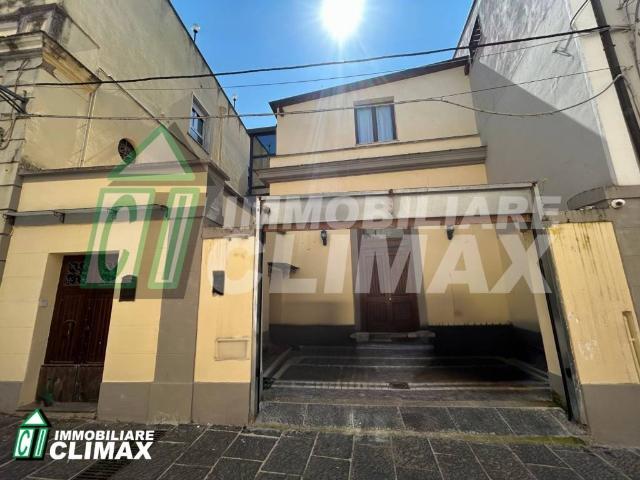 Palazzo / Stabile in vendita a Caserta CE