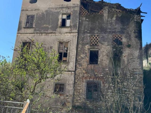Palazzo / Stabile in vendita a Caslino d'Erba CO