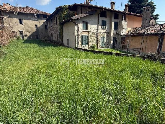 Palazzo / Stabile in vendita a Caslino d'Erba CO