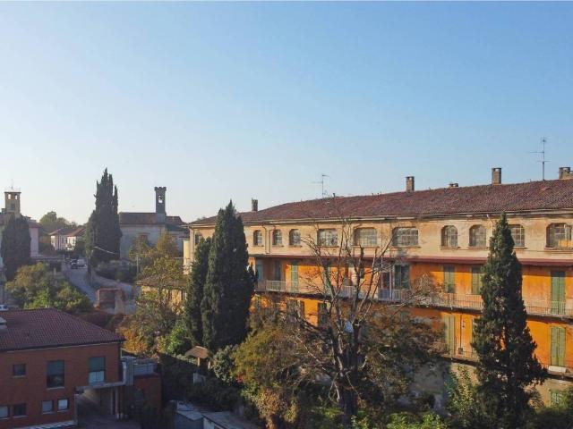 Palazzo / Stabile in vendita a Cassano d'Adda MI