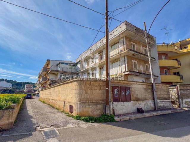Palazzo / Stabile in vendita a Cassano delle Murge BA