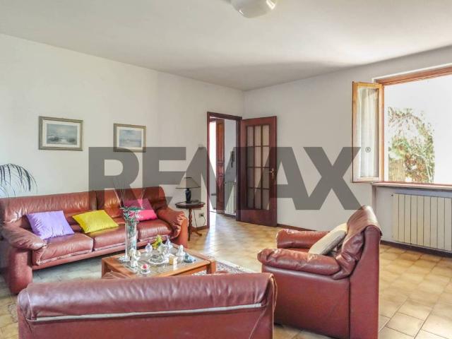 Palazzo / Stabile in vendita a Cassano Magnago VA