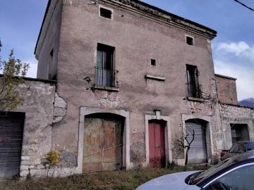 Palazzo / Stabile in vendita a Cassino FR