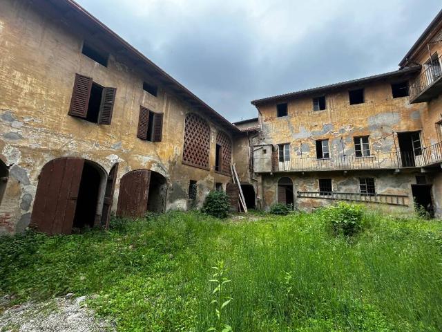 Palazzo / Stabile in vendita a Cassine AL