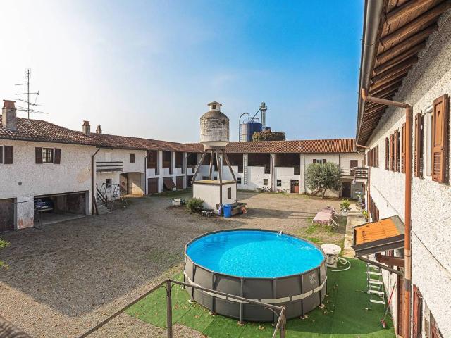 Palazzo / Stabile in vendita a Castano Primo MI