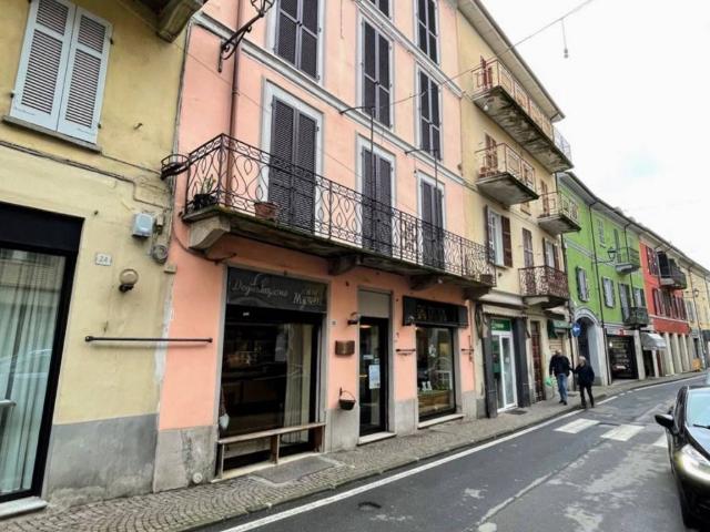 Palazzo / Stabile in vendita a Casteggio PV