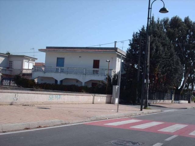 Palazzo / Stabile in vendita a Castel Volturno CE