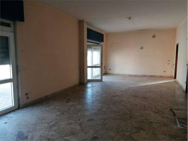 Palazzo / Stabile in vendita a Castel Volturno CE